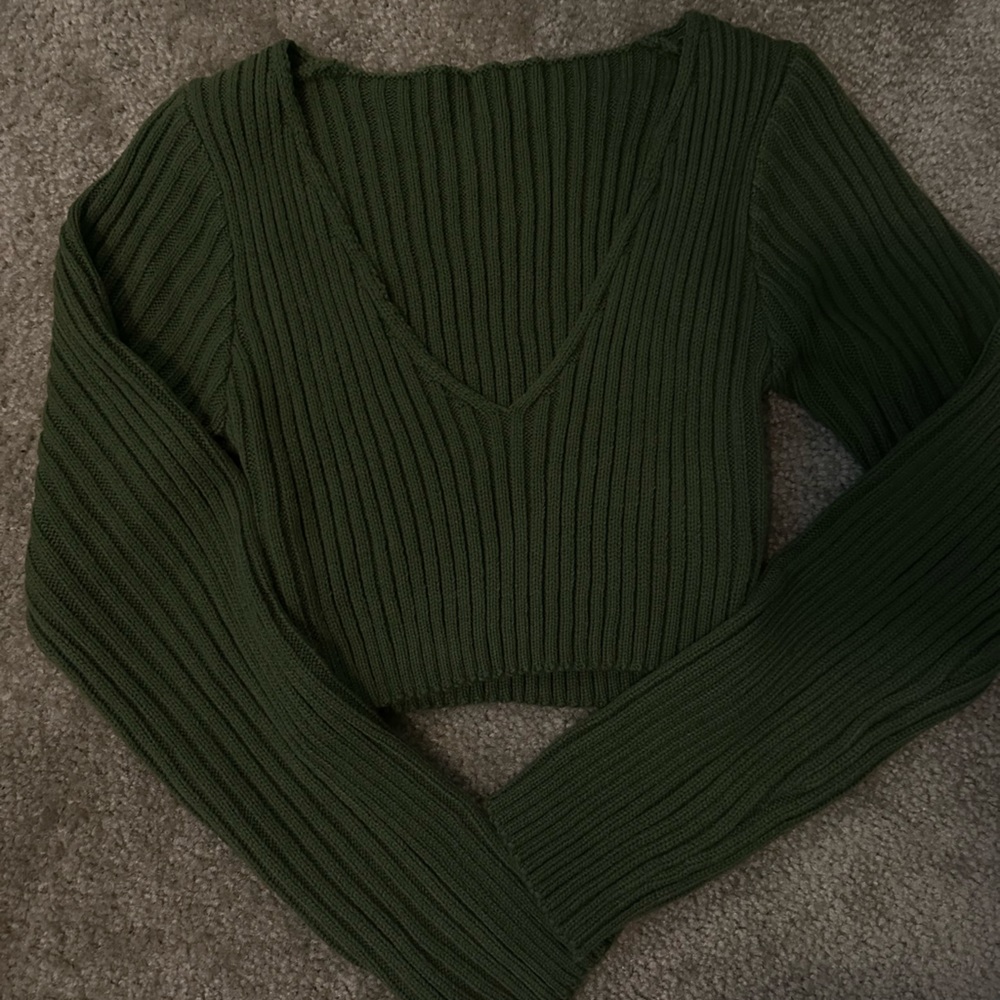 Green long sleeve knit crop top